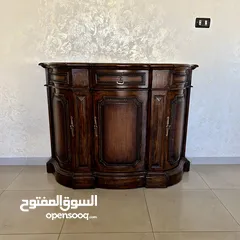  1 طقم صالون 3 قطع، سيرفر للمدخل، طقم طاولات سيرفر، طاولة تلفزيون، و وحدة رفوف للبيع