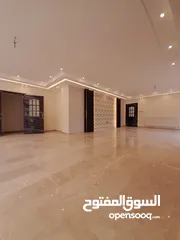  8 شقةللبيع في الصوفيه طابقيه 400 م للبيع مداخل مستقله حديقه 350 م  