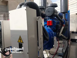  4 مولد كهرباء موديل 2007 بيركنز 700 KVA