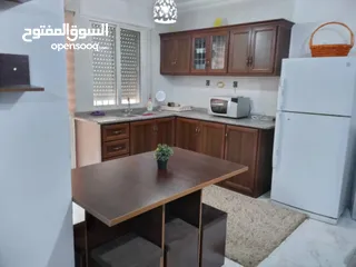  26 شقه مفروشه ديلوكس كاملة الخدمات للايجار الشهري او السنوي في عمارة سكنيه مخدومة يوجد حارس للعمارة