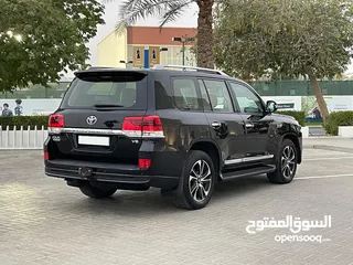  6 Toyota Land Cruiser Grand Touring