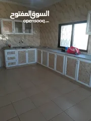 3 شقة  طابق ثالث للبيع في ضاحية الأمير حسن مساحة الشقة 136 متر مربع 3 غرف 2 حمام مطبخ صالون حرف L
