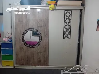  2 غرفة نوم تختين وخزانه وتوالييت بدون فرشات الخزانه زان