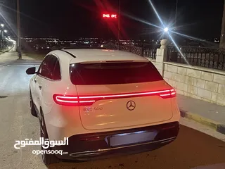  14 Mercedes EQC400 .