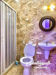  24 فندق للبيع ( خلو ) وليس عقار البيع يشمل ( اثاث ورخصه الفندق فقط )