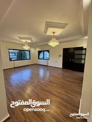  18 شقة طابقية - الصويفية - 3نوم 1ماستر - 240م - قرب الخدمات العامة