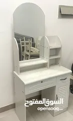  2 Dressing table, hair dresser