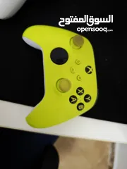  3 Xbox series X مع سماعت RAZER KAIRA FOR XBOXمع ايد Xbox Elite Wireless Controller Series 2 مع ادتين