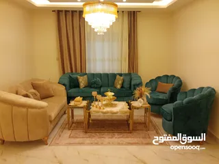  2 طقم كنب شبه جديد بسعر مغري