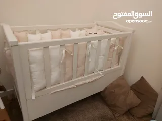  1 تخت بيبي تفصيل خشب اصلي ثقيل