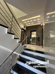  2 شقة ارضية لقطةفي طريق المطار  منطقة الحويطي خلف المدارس العالمية