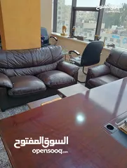  3 اثاث مكتبي مستعمل بحال الوكالة وذات جودة عالية وبفترة استعمال خفيفة جدا
