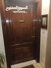  1 باب بيت  بخشب مميز جدا