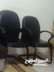  2 كرسي 15 دينار وكرسي مدير 70 دينار