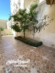  28 شقة فاخرة للبيع 250 متر مربع داخلي 250 متر مربع خارجي ام زويتينة