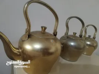  3 اباريق شاي نادر وقديم قاعده عريضه وعنق طويل مائل..