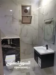  18 شقه 205م طابق ثاني فني للبيع على شارع البترا شرق كازيه الرجوب واربد مول قراند