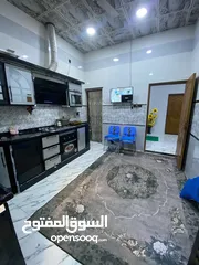  2 البيت في المعقل دور السكك ..مساحة البيت 100 متر طابقين ..الطابق الاول يحتوي ع غرفتين ومطبخ واستقبال