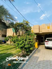  4 بيت للبيع في منطقة الكرامة بموقع تجاري