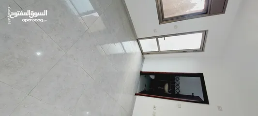  11 شقة لقطة للبيع بعين منجد