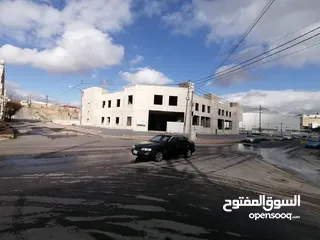  11 مجمع تجاري للبيع في منطقة المقابلين شارع القدس على 3 شوارع