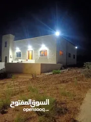  17 مزرعة 8 دونمات وبناء حجر فاخر 162 متر عمر البناء 5 سنوات