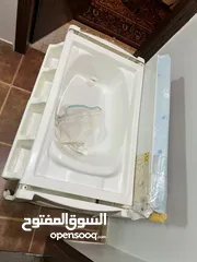  7 بانيو استحمام مع طاولة غيار للبيبي