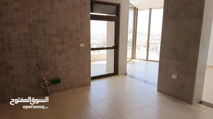  5 شقة مميزة جداً للبيع الطابق الارضي مساحة الشقة الكلية 337م  مع ترس 150م/ خلدا
