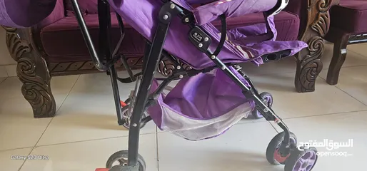  2 عربة اطفال لون نهدي مع شمسية وسلة سفلية لوضع الاغراض