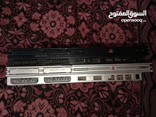  5 موجود جهازين بلاي ستيشن 2 مع ايتين وميمري وجميع الاسلاك شغالات 100٪ بدون العاب مستعمل وكانو جديد