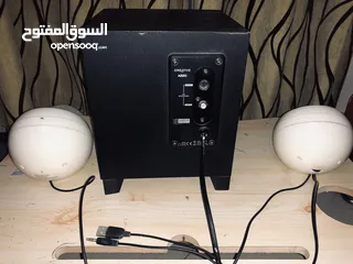  2 كيسه تايجر وسماعه creative جوده فوق متوسطه