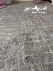  1 سجاد سكني ب 35 سجاد شاغي لونو بين الاحمر والخمري ب 80