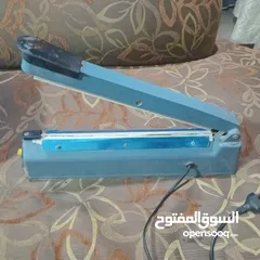  1 مكبس النايلون الأصلي لحفظ الاطعمه وبقاىها طازجه مستخدمه فتره بسيطه