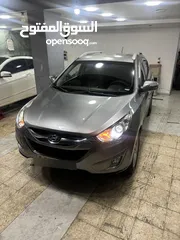  2 Hyundai tuscon