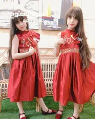  11 كولكشن العيد .. فستان بناتي باطراف ريش. بتصميم فخم و انيق  . قماش تفته      مع تزين قماش