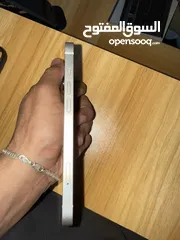  4 Iphone 13للبيع جهاز نضيف