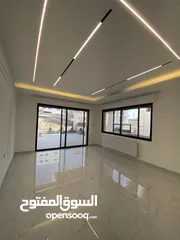  5 بسعر مميز جداا  شقة ارضية 215 م وتراس 50 م على طريق المطار حي الصحابه بسعر مغري جدا