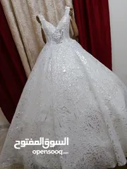  2 فستان أبيض ملوكي وارد تركيا للبيع   مع كامل أغراضو الطرحه  البرنص  تاج  الأكسسوار  المسكة