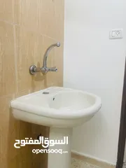  15 شقق سكنيه للإيجار موقعها الخليل راس الجوره مقابل كازيه زيد للمحروقات طابق ارضي