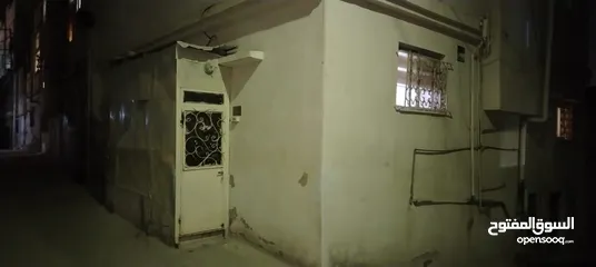  1 بيت للبيع. 3 شقه
