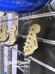 7 جيتار الكترك كفاله سنه كامله  كولتي عالي  مع حقيبه وريشه هديه
