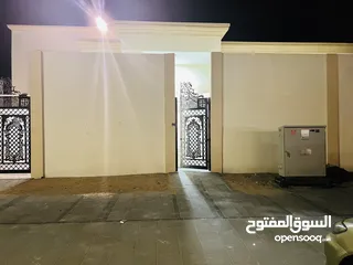  1 ملحق غرفتين وصاله مدخل خاص من الشارع مع حوش