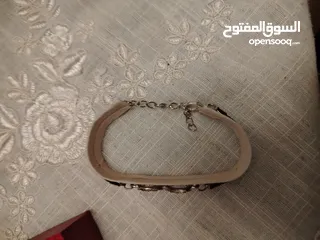  5 ساعة و أسوارة من نوع bovi. S