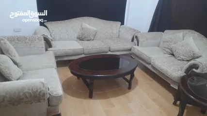  1 طقم كنب مع هدية طاولات