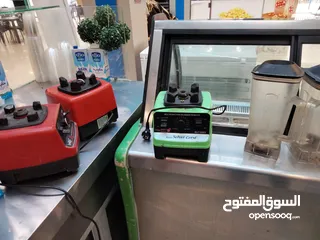  1 متفرقات من ميزان الكتروني وخلاطات كوكتيل بحاجة لصيانة ومروحة بحاجة لصيانة للبيع