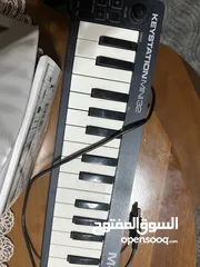  1 midi keyboard m audio keystationmini 32  32keys with connector  usb  شبه جديد ميدي كيبورد