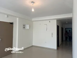  3 شقه فارغة للايجار لم تسكن من قبلً في المصيون قرب فندق الملينيوم