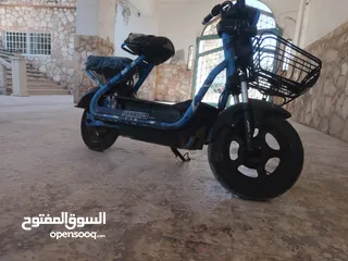  11 سكوتر كهربائي ثقيل كهيكل قويه
