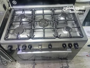  2 طباخه وفرن نظيف وممتاز جدا(whirlpool)قابل للتفاوض