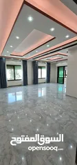  1 شقة للبيع في  الجاردنز  وقرب شارع المدينة المنورة 200م طابق اول علي شارعين بحالة جيدة جدا بسعر مغري